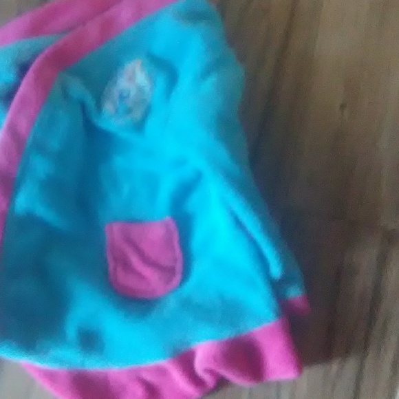 A frozen robe - Picture 3 of 4